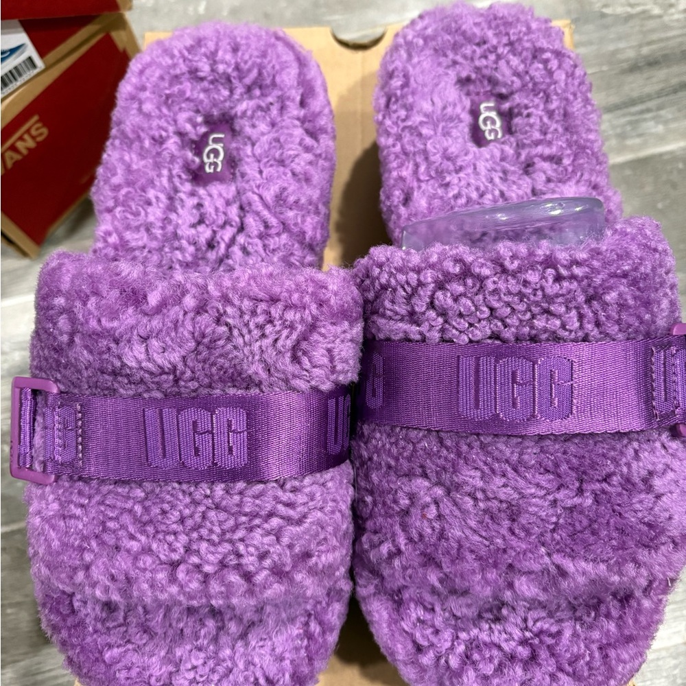 W UGG Fluffita- Purple